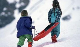 成都滑雪吃瓜事件视频播放,视频曝光引发网友热议