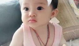 双胞胎吃哈密瓜视频,欢乐吃哈密瓜萌态十足