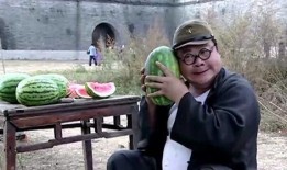 大爷吃瓜不给钱怎么办视频,公共道德何在？