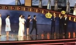 吴京吃瓜现场视频播放网站,揭秘娱乐圈幕后风云