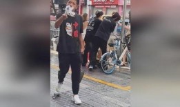 吃瓜被雨伞警告视频,吃瓜群众遭遇意外“洗礼”