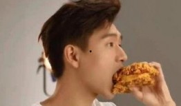 李现吃哈密瓜视频,李现甜蜜演绎哈密瓜美食时光