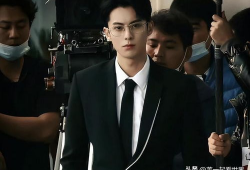 王鹤棣吃瓜视频素材高清,高清素材揭秘明星日常