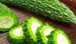 白瓜能配苦瓜吃吗视频,白瓜与苦瓜的搭配食用探讨