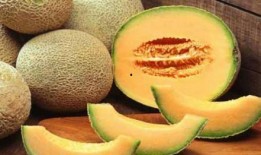 女子吃哈密瓜好吗视频,女性食用益处多