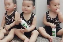 婴儿吃瓜的视频文案,萌态百出，甜蜜满满