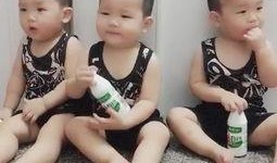 婴儿吃瓜的视频文案,萌态百出，甜蜜满满