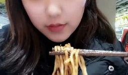 陈丽君吃哈密瓜视频,哈密瓜美味时光