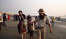 探长吃瓜搭讪视频,揭秘探长日常生活中的幽默瞬间