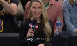 吃瓜球迷的视频,揭秘赛场幕后趣闻