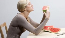 外国吃瓜事件美女视频,外国吃瓜事件美女视频引发网络狂欢