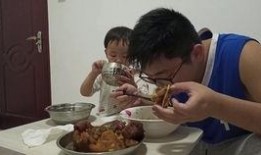 父子吃瓜喂药视频在线观看,父子吃瓜喂药温馨瞬间，在线观看感动满满