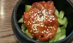 吃超级大八瓜鱼视频,挑战极限！揭秘超级大八瓜鱼美味背后的惊险瞬间