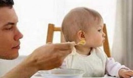 婴儿吃瓜的视频文案,萌态百出，甜蜜满满