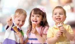 双胞胎吃冰瓜的视频,甜蜜瞬间萌翻网友