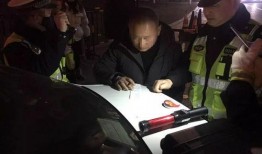 江油男子吃瓜酒驾视频最新,警方介入调查