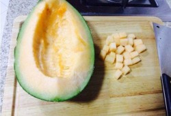 农村小胖吃哈密瓜视频,甜蜜滋味引网友热议